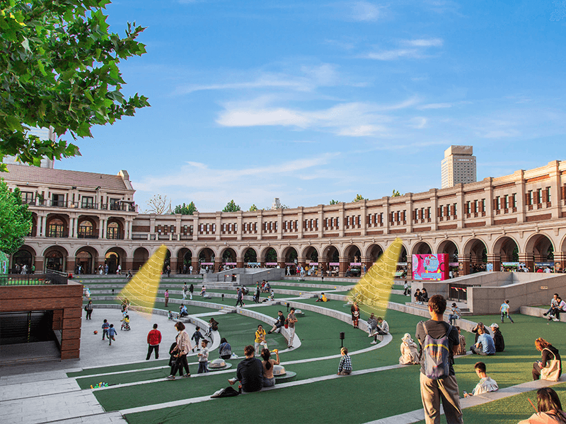 旅游景區、公共廣場、公園、公共交通站點等場景使用定向音箱